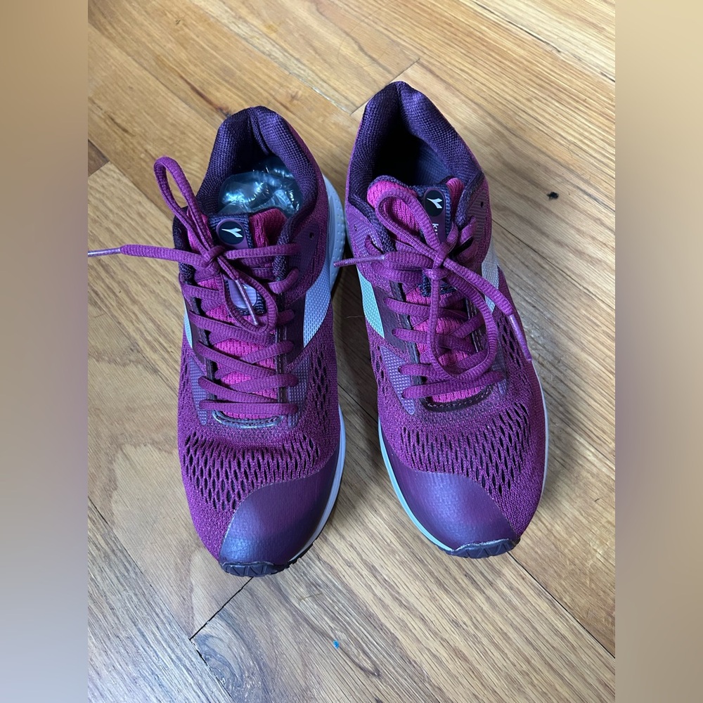 Diadora Kukuru 4 Women's Plum  Athletic Shoes Mesh Soft Sole Lightweight Sz 8/39
